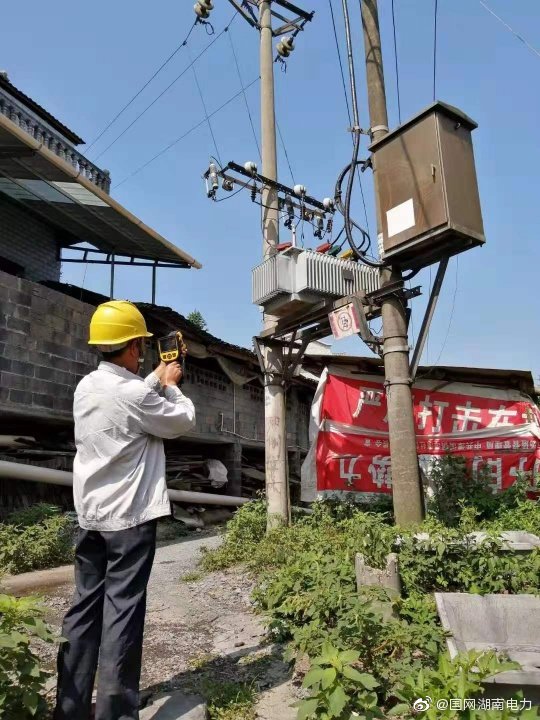 10千伏潭虎线团爱1台区变压器进行红外测温