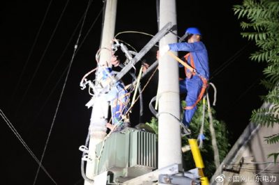 平邑县供电公司更换高压电缆、低压出线等措施进行公变重负荷改造