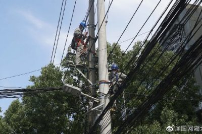 拆导线  吊装开关  制作电缆头  拆解电杆……